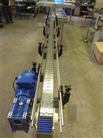 Пластинчатый конвейер с боковым столом