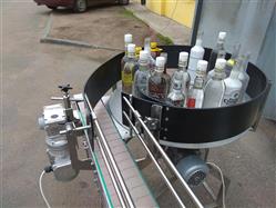 Пластинчатый конвейер и накопительный стол