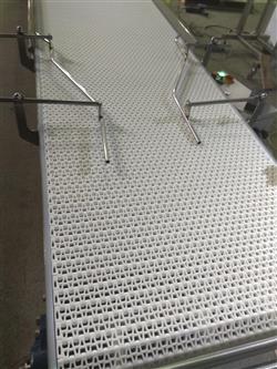 Конвейер с модульной лентой и неприводной рольганг