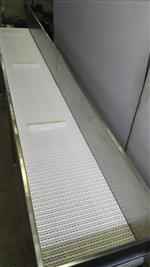 Конвейер наклонный с модульной лентой и лопатками