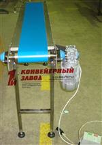 Ленточный конвейер для перемещения пластиковых контейнеров